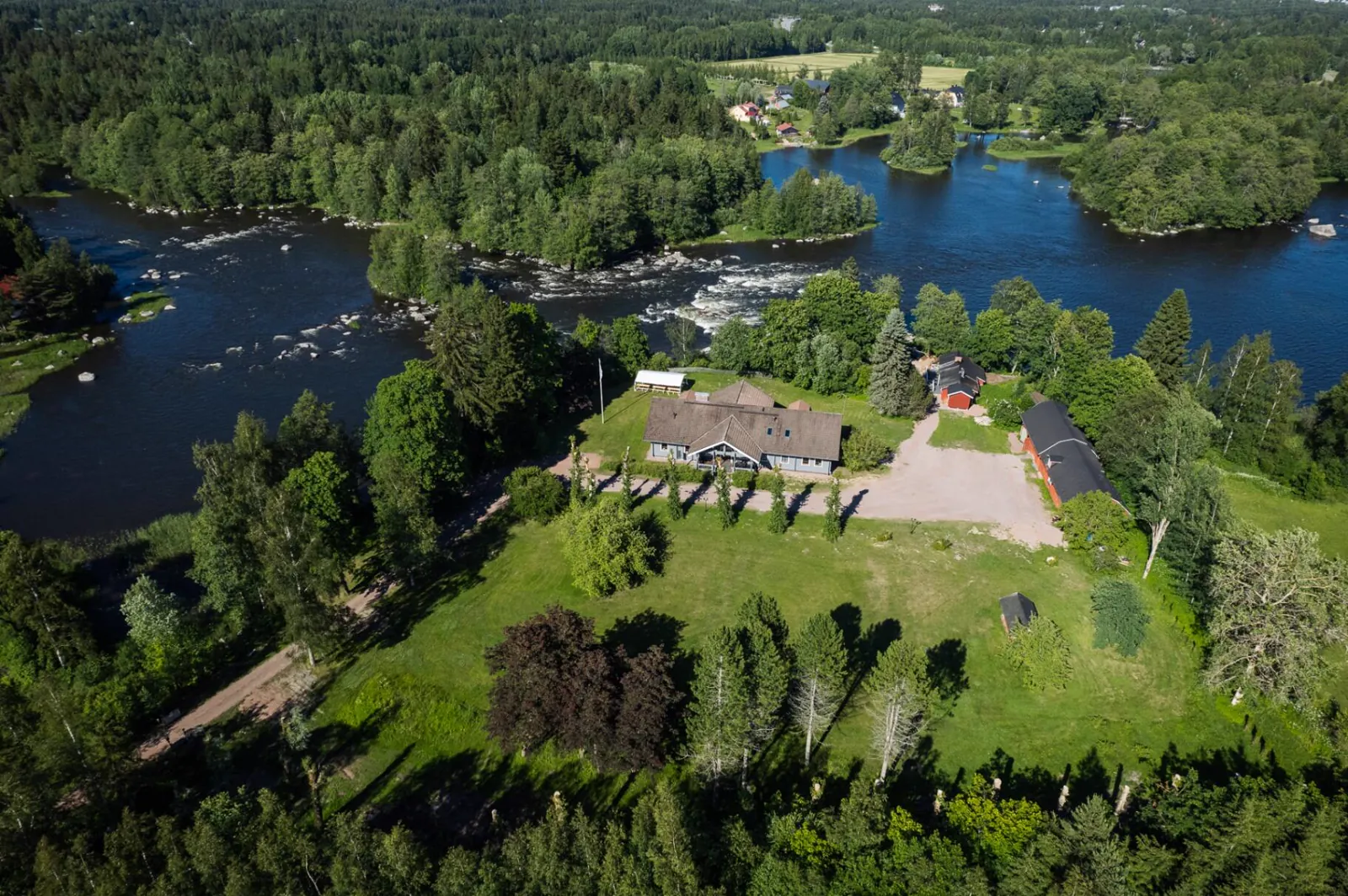 Ilmakuva villasta ja ympäristöstä