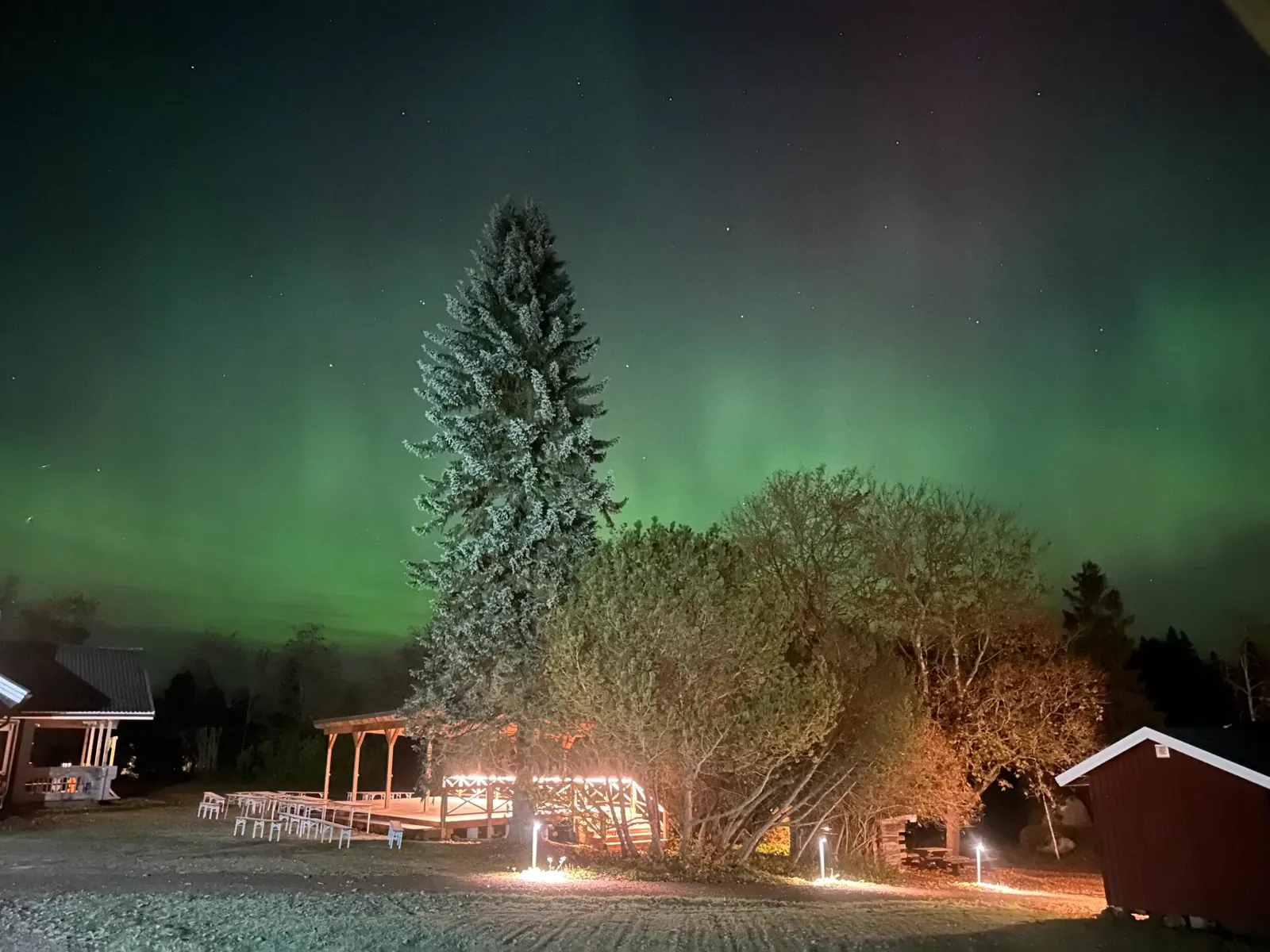 Revontulet paviljongin yllä